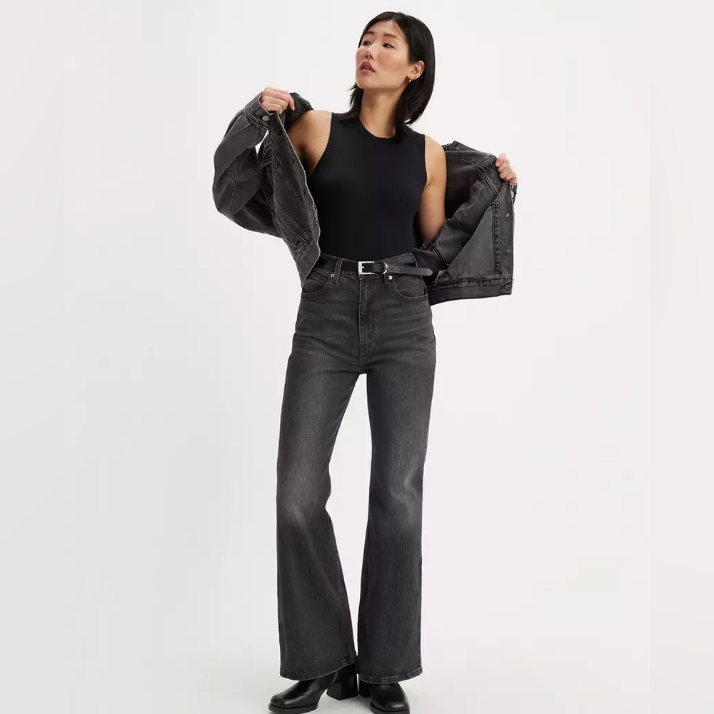 Black Levi 70s high flare women’s jeans size 31